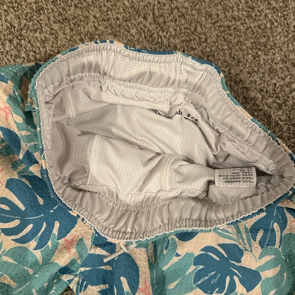 Abercrombie kids Tropical Print Swim Shorts - Picture 5 of 6